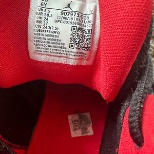 Jordan jump man pros, black red and white..